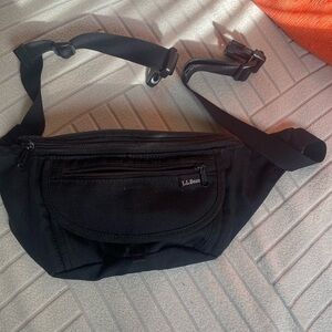 LL BEAN Unisex Black TRAVELER Travel Bag Waist Pack w/ many compartments